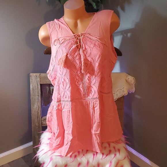 Suzanne Betro Tops - Suzanne Betro crochet tie flowy tank top 2X NWOT